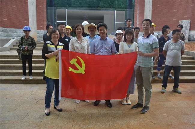 炎炎夏日送清涼，點滴關(guān)懷暖人心——城投集團各黨支部開展“送清涼”慰問一線員工活動