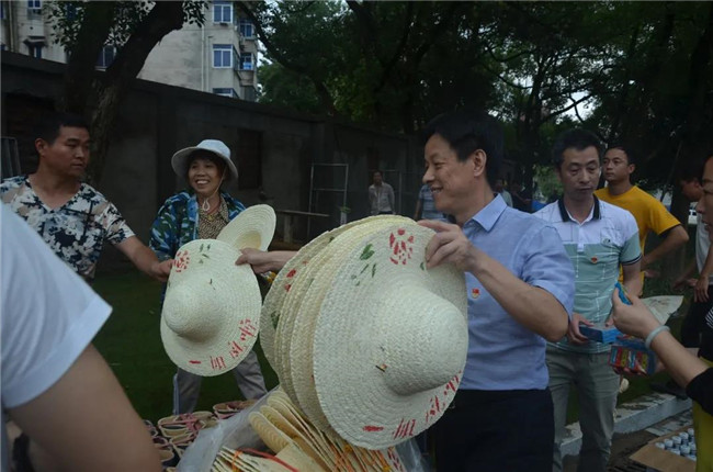 炎炎夏日送清涼，點滴關(guān)懷暖人心——城投集團各黨支部開展“送清涼”慰問一線員工活動