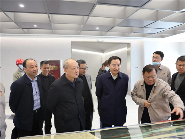 市委常委、常務副市長鄧永翔現(xiàn)場調(diào)研城投集團產(chǎn)業(yè)項目