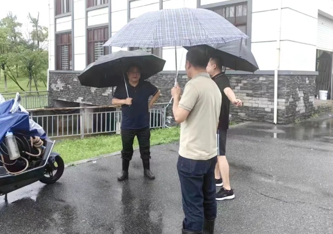 市城投集團領(lǐng)導深入一線調(diào)度防汛工作
