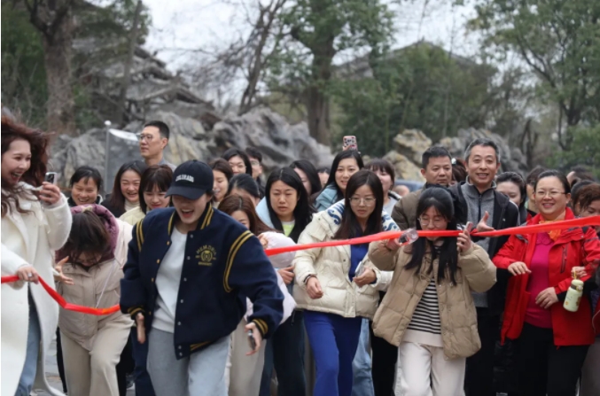 市城投集團(tuán)開(kāi)展“團(tuán)結(jié)一心 拼搏進(jìn)取 奮戰(zhàn)2025”迎新年登山、健步走活動(dòng)